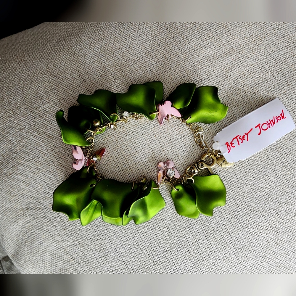 NWT  Betsey Johnson PETAL TO THE METAL SILK PETAL BRACELET GREEN